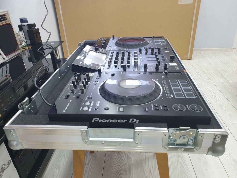 Продавам Pioneer XDJ XZ