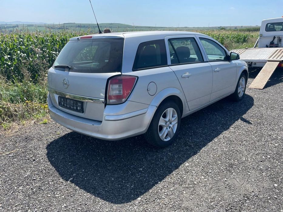 Dezmembrez piese Opel Astra H