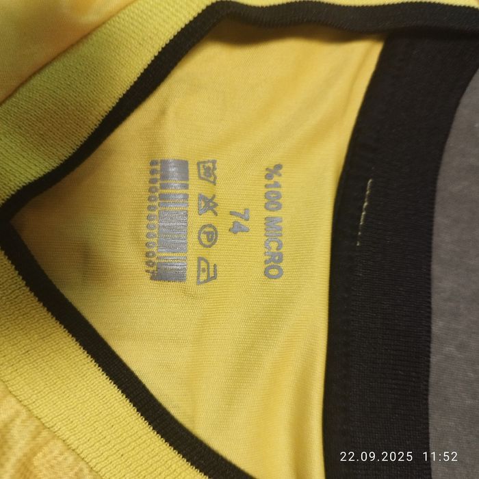Vând tricou și compleu fotbal cu Borussia Dortmund