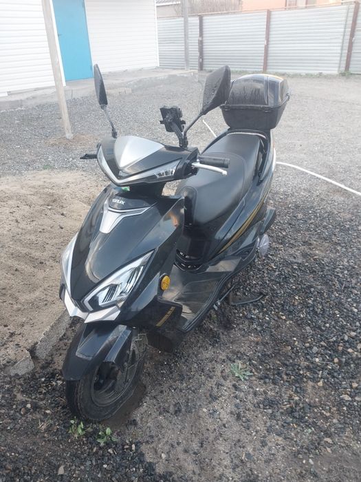 Продам скутер м8 про новый