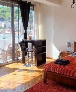 Masa bar tip insula de culoare wenge