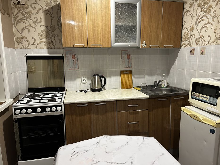 По часам 2000 тг за 1 ч. Центр