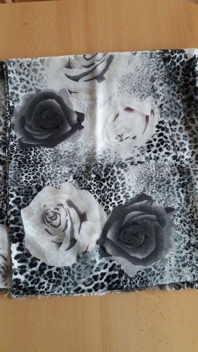 Предлагам нови дамски шалове, кожени шапка и ръкавици, изгодно!