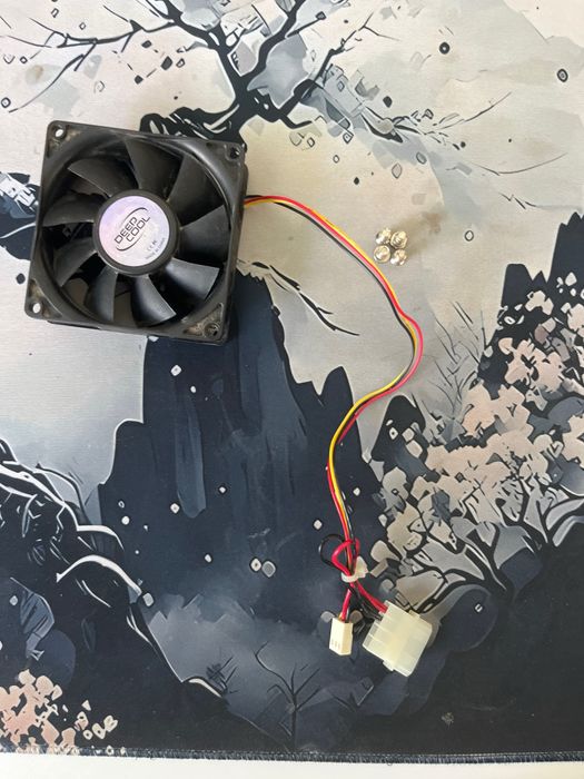 Кулер для ПК DeepCool (3-pin / Molex) + болты