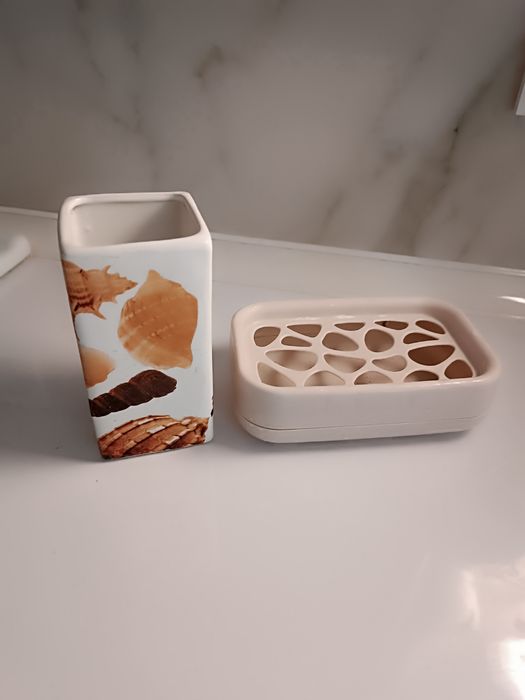 Мыльница и стакан