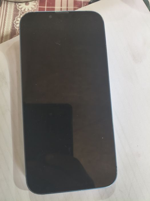 Vând iPhone 13 simplu