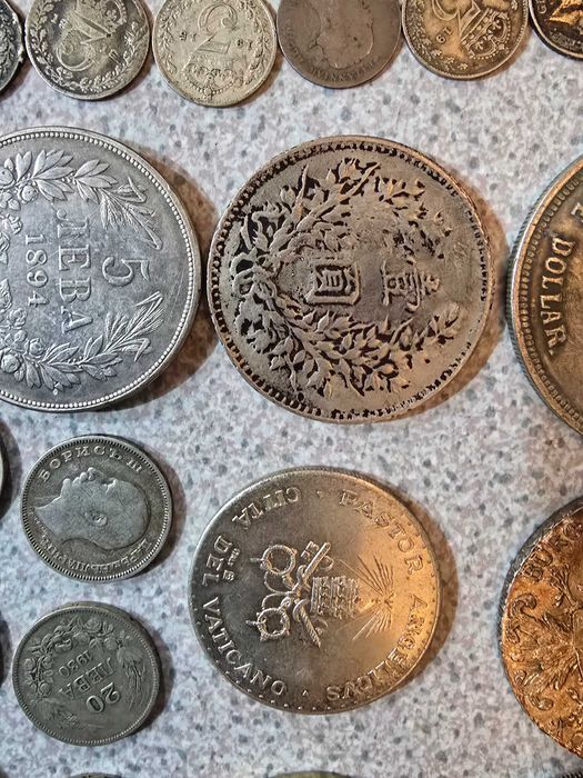 176 бр . / Продавам тази колекцйя от сребърни монети и много разни др.