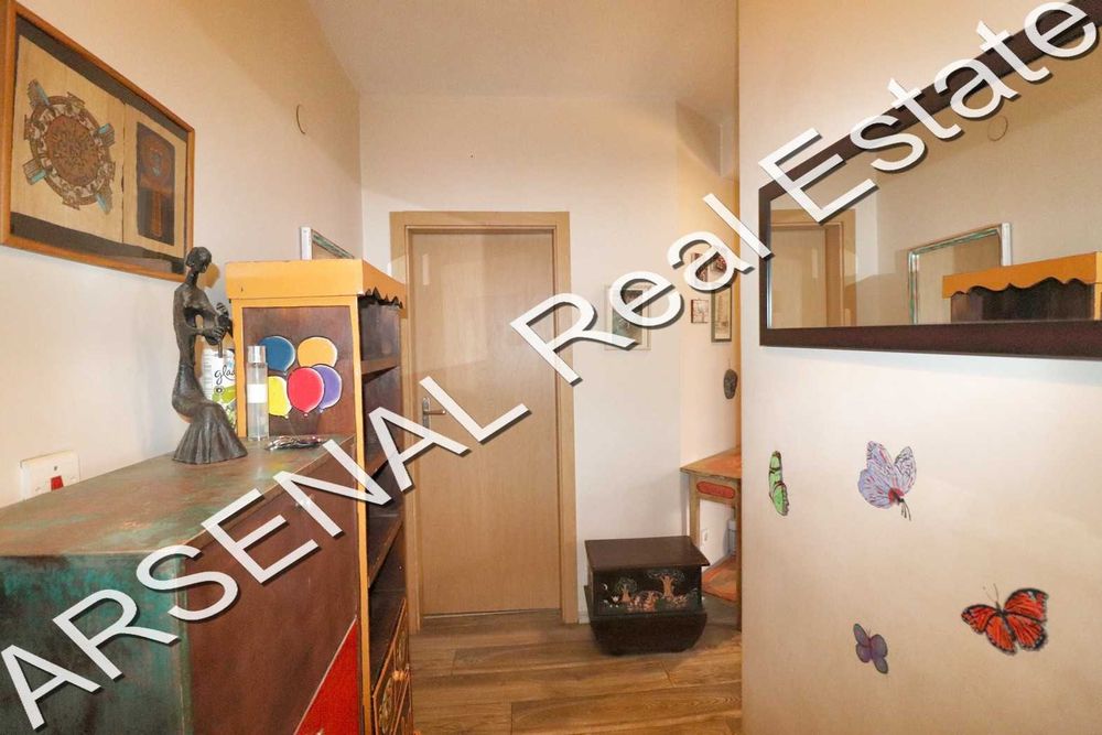 Дава се под наем Тристаен апартамент в София, Център - 110 кв.м за 700 € - Снимка #1