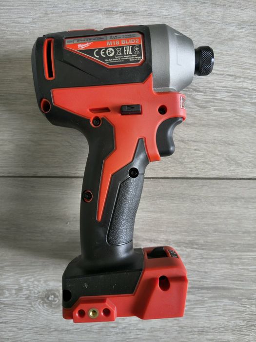 Scule profesionale Milwaukee 18V