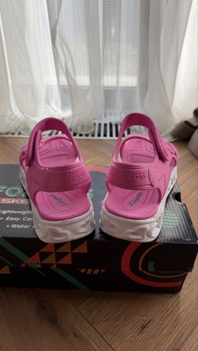 Сандали для девочки Skechers