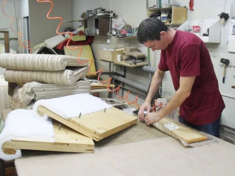 Диван перетяжка ремонт замена материала