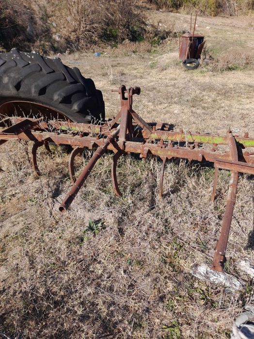 Разпродажба на трактори и селско стопанска техника