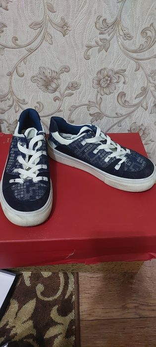 Продам кроссовки.