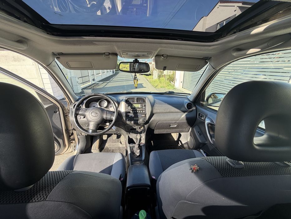Vand Toyota Rav4 in 2 usi