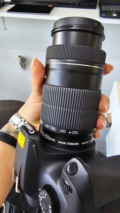 Canon EOS Rebel T 100