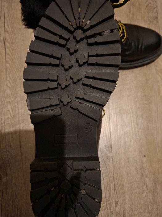 Продавам кожени черни дамски ботуши, италиански,номер 42