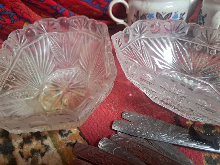 Xrustall va paxta gul idishlar