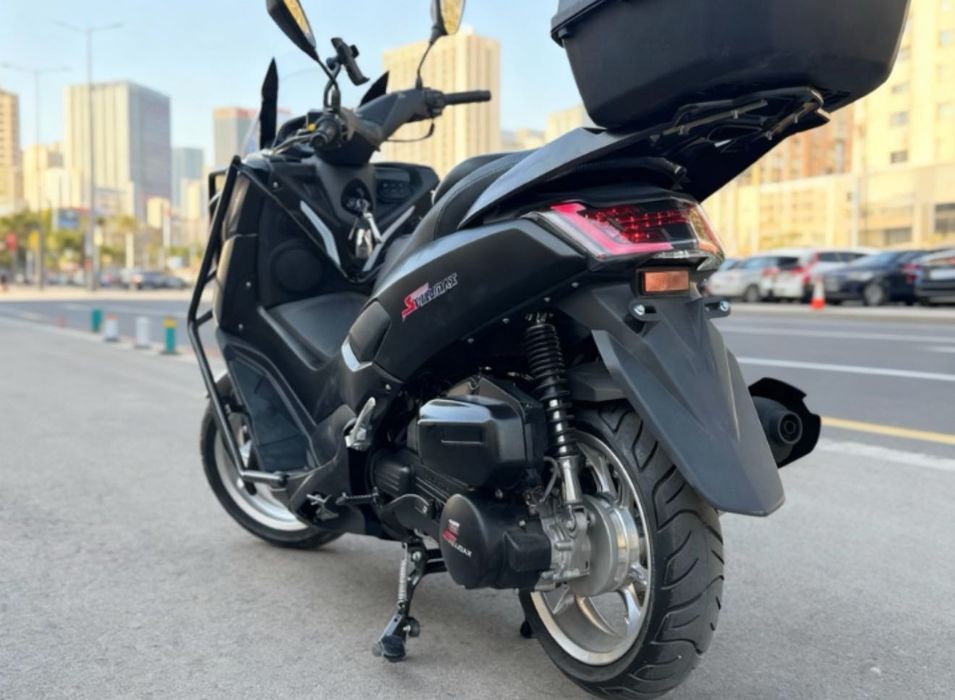 Скутер Мотоцикл Мопед Максискутер