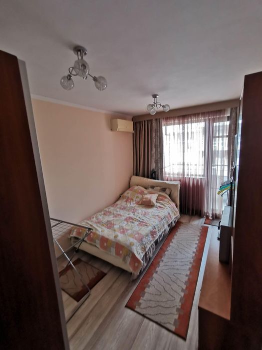 Дава се под наем Тристаен апартамент в Бургас, Център - 110 кв.м за 897.6 € - Снимка #7