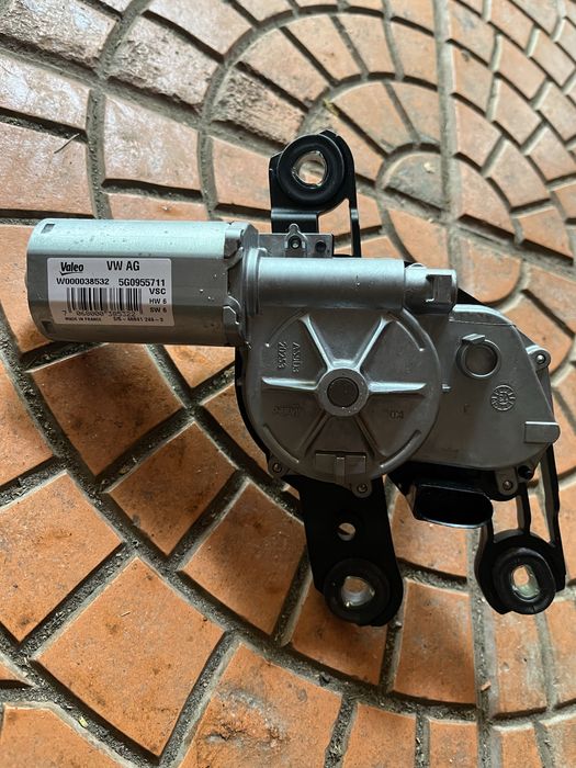 Машинка чистачка за задно стъкло VW Golf 7 комби