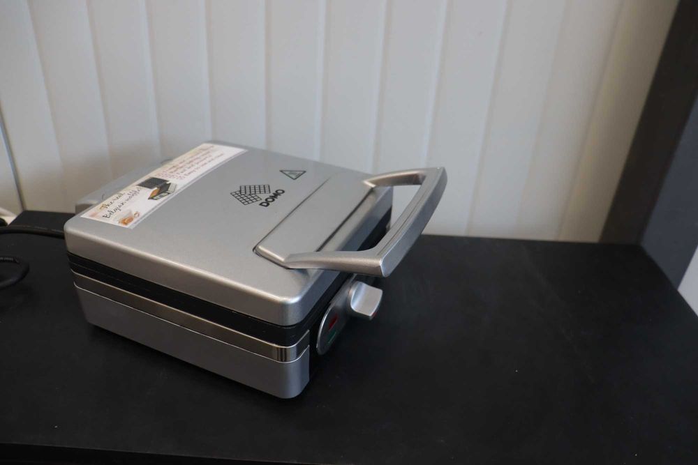 Гофретник Domo DO9047W/N 1400 вата с дефект