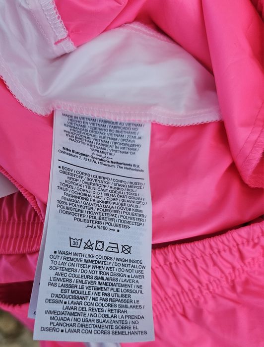 Nike оригинална дамска долница материя шушляк нова М размер