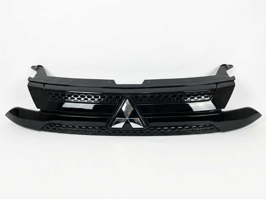 Решетка радиатора Mitsubishi Outlander 3