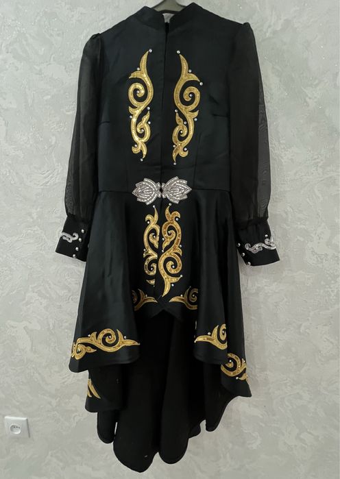 женские платья.