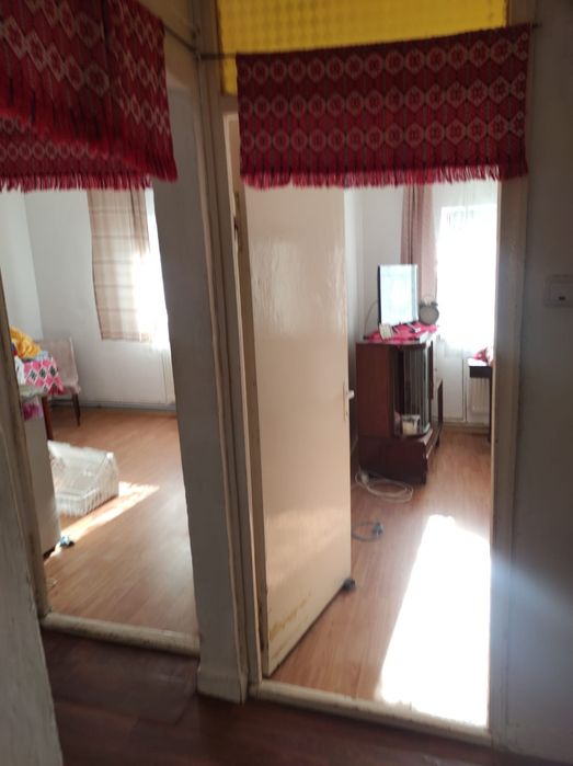 Vând apartament 4 camere decomandat