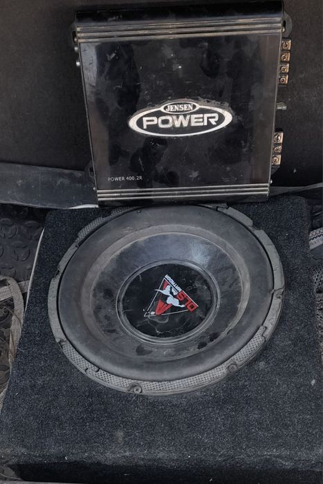 Kuchaytirgich "JENSEN POWER 400.2R" modeliga o'xshaydi,