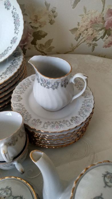 Продаю Сервиз 44 предмета