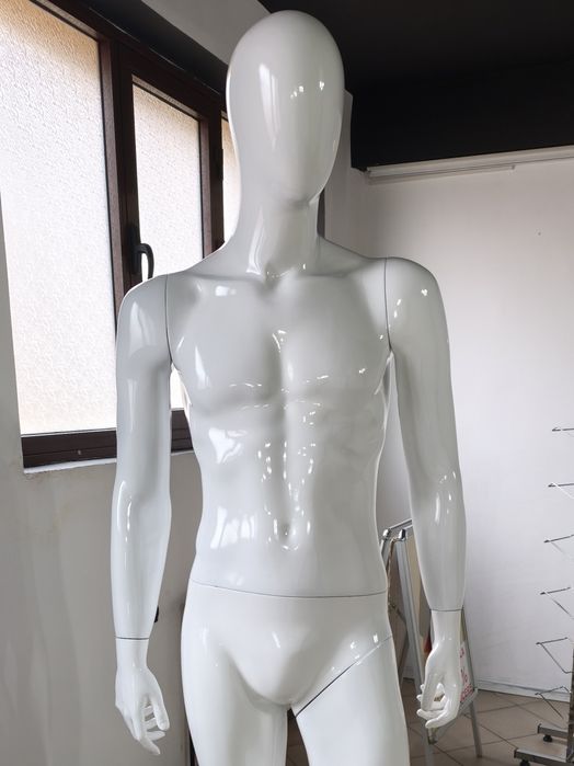 Manechin barbat din fibra alb in stare foarte buna