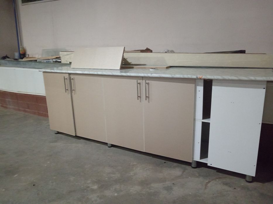 Кухонный шкаф с раковиной