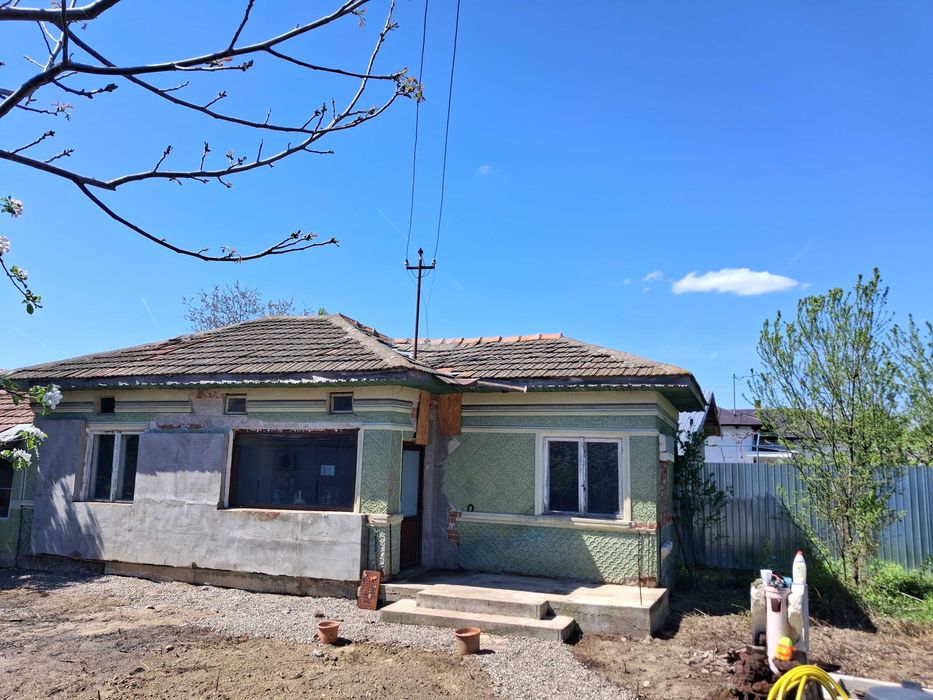 Casă + 1900 mp teren, utilități complete, gaze la poartă, 5 min DN1A – Cornești, Cristeasca