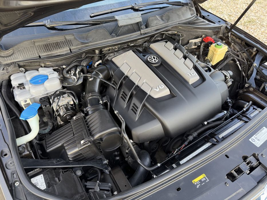 Volkswagen Touareg 2015-12 3.0V6 262cp