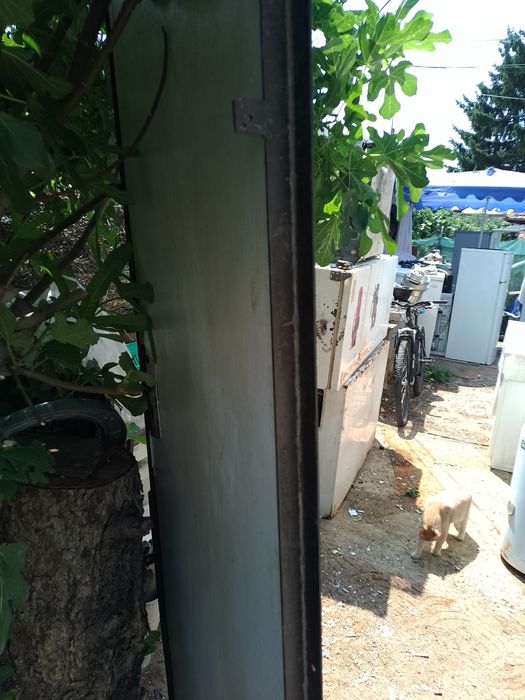 Метална врата с каса