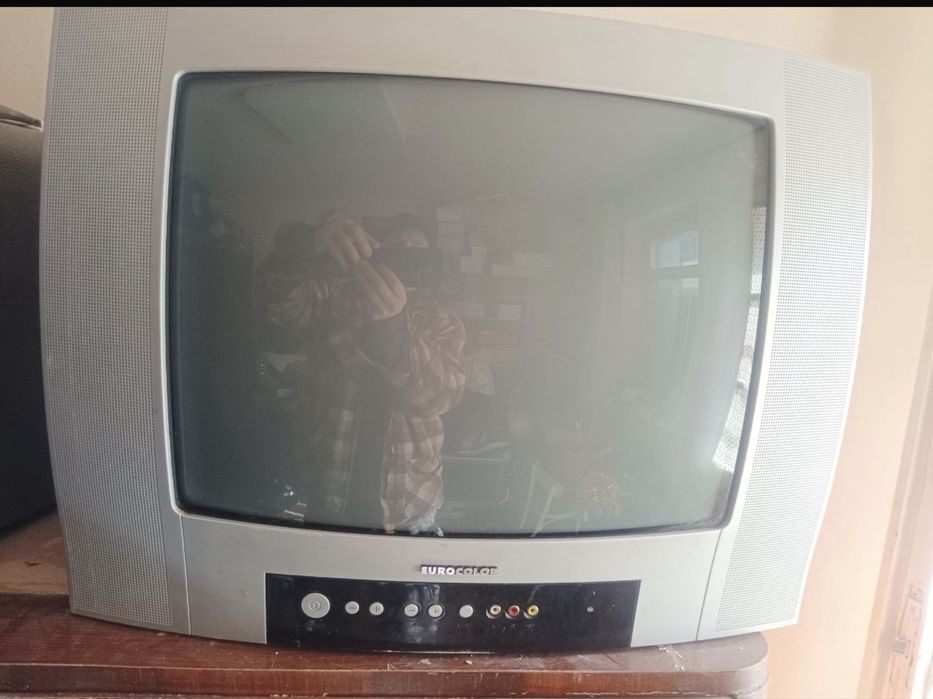 Vand televizor ieftin .