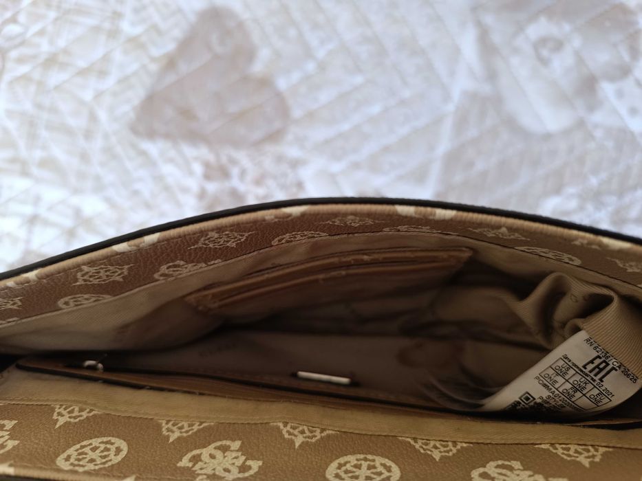 Оригинална чанта Guess