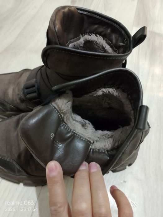 Срочно продам сапожки ботинки зима