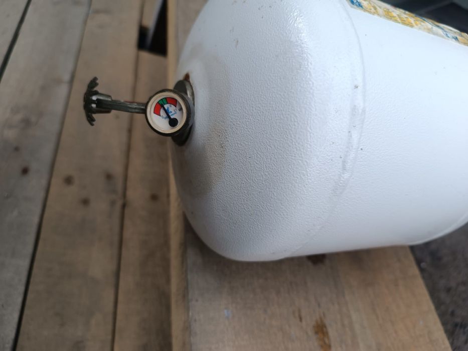 Продам огнетущитель