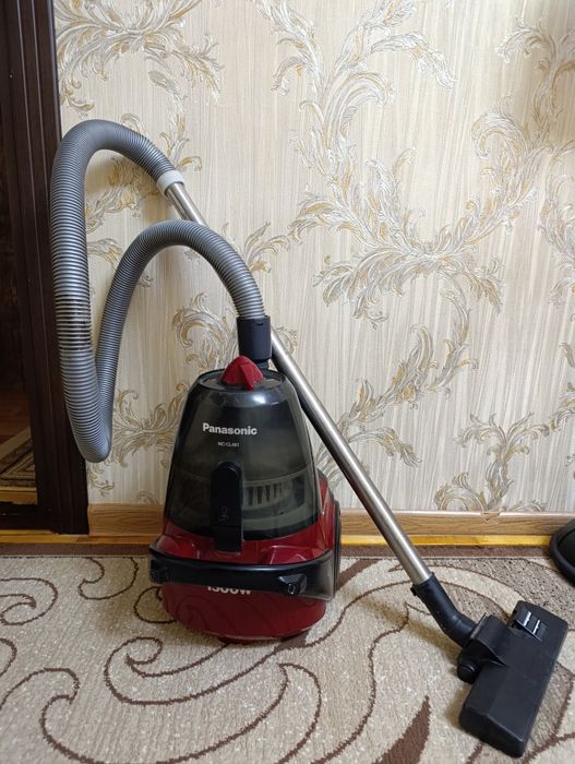 Пылесос Panasonic.
