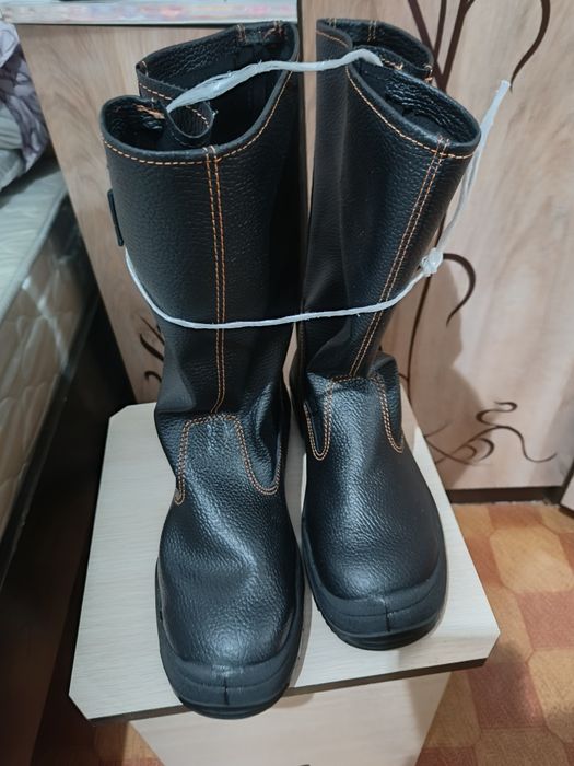 Продам сапоги рабочие новые