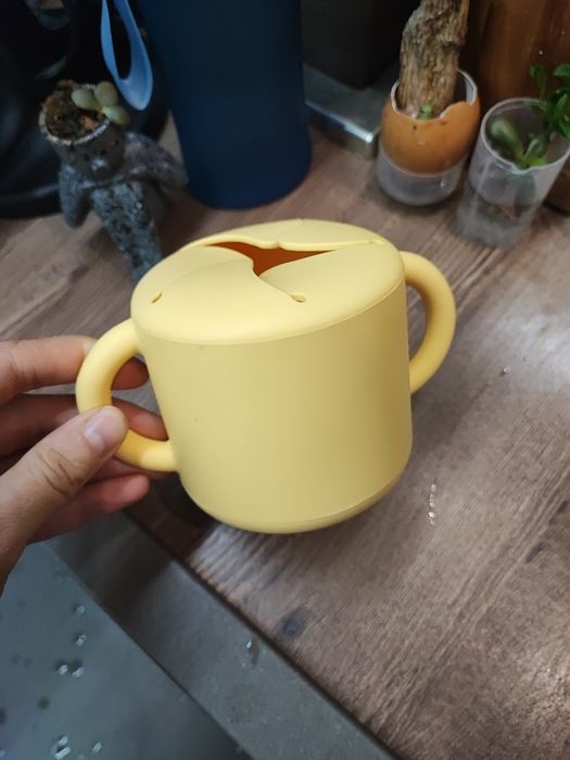 Кутийка за биберон и чаша за снакс и бисквити