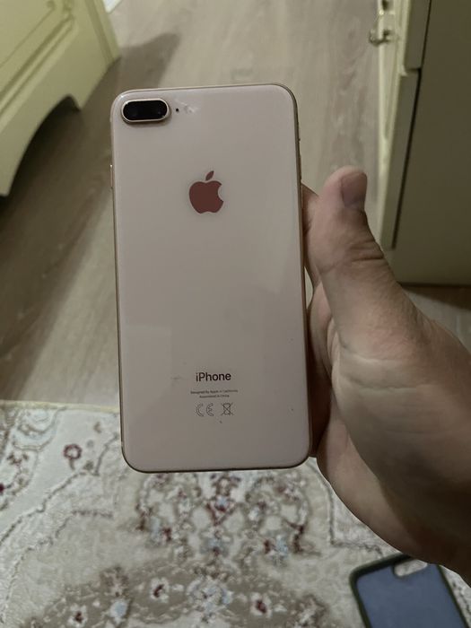 Прадается айфон 8+