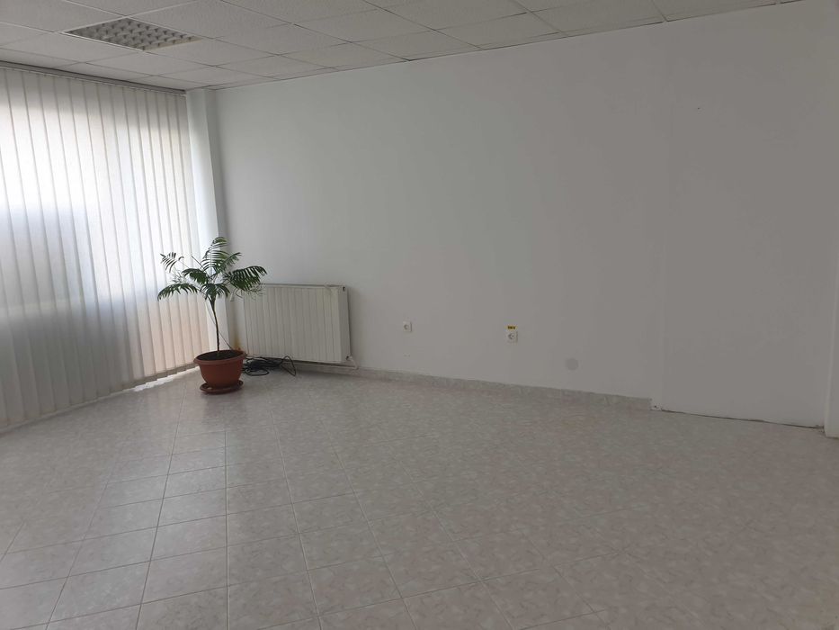 SPATIU BIROU 70 mp cu suprafete vitrate si casete luminoase (ultracentral)