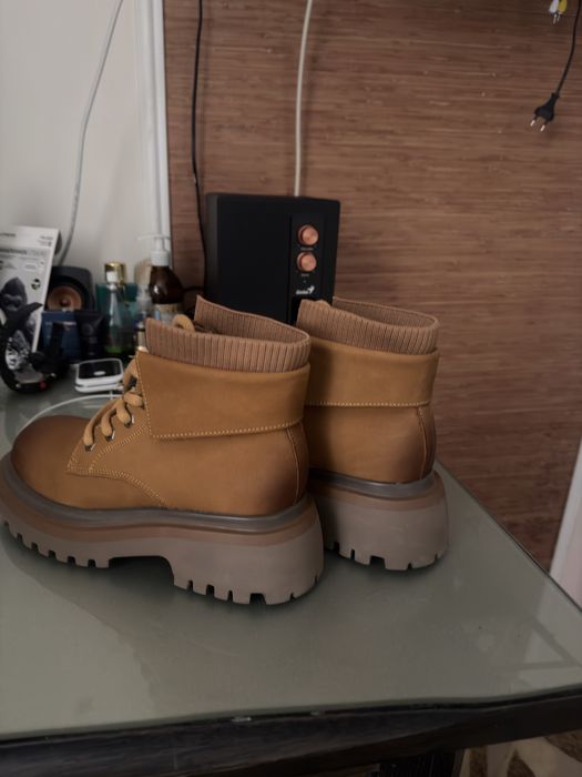 Продам ботинки новые