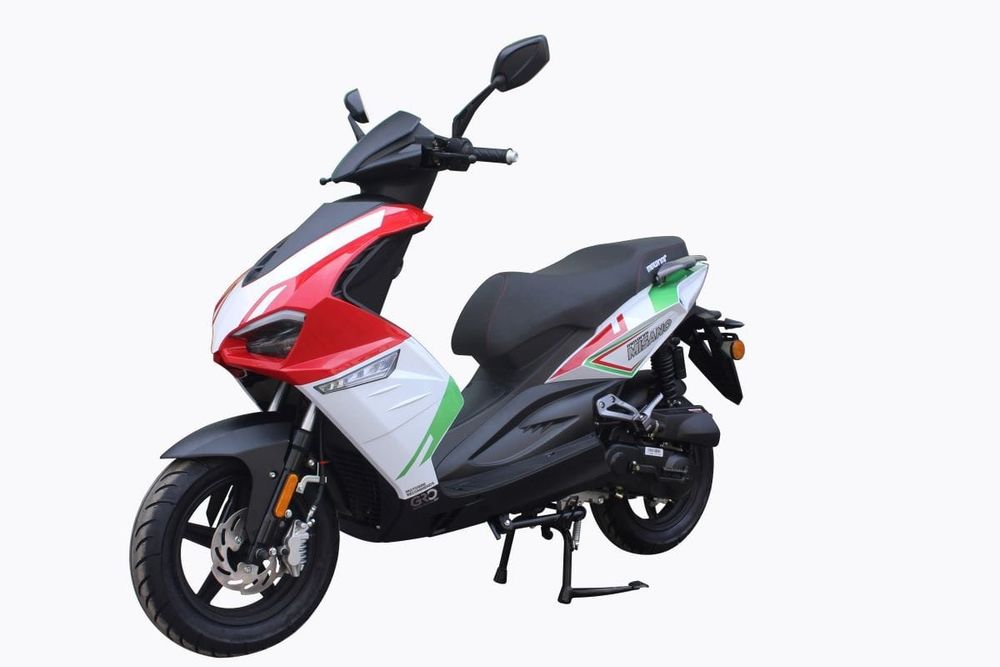 SCUTER pe Benzina NOU !  Fara Permis ! Nou 2026, In stoc, 49cc, model