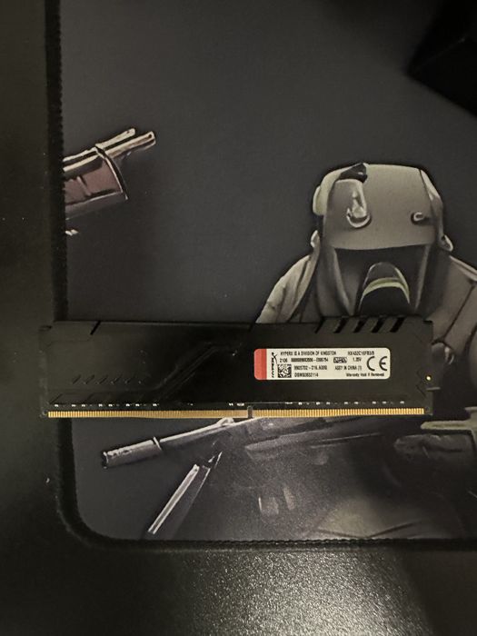 8 GB RAM DDR4 3200mh CL16
