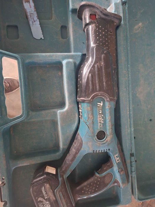 Саблен трион Makita 18 v