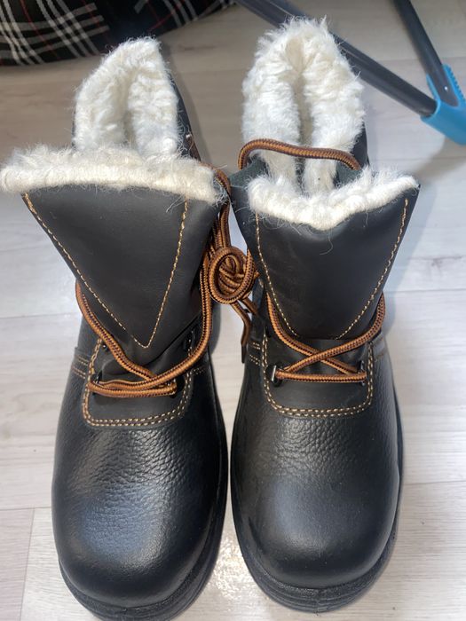 Зимние ботинки теплые новоые